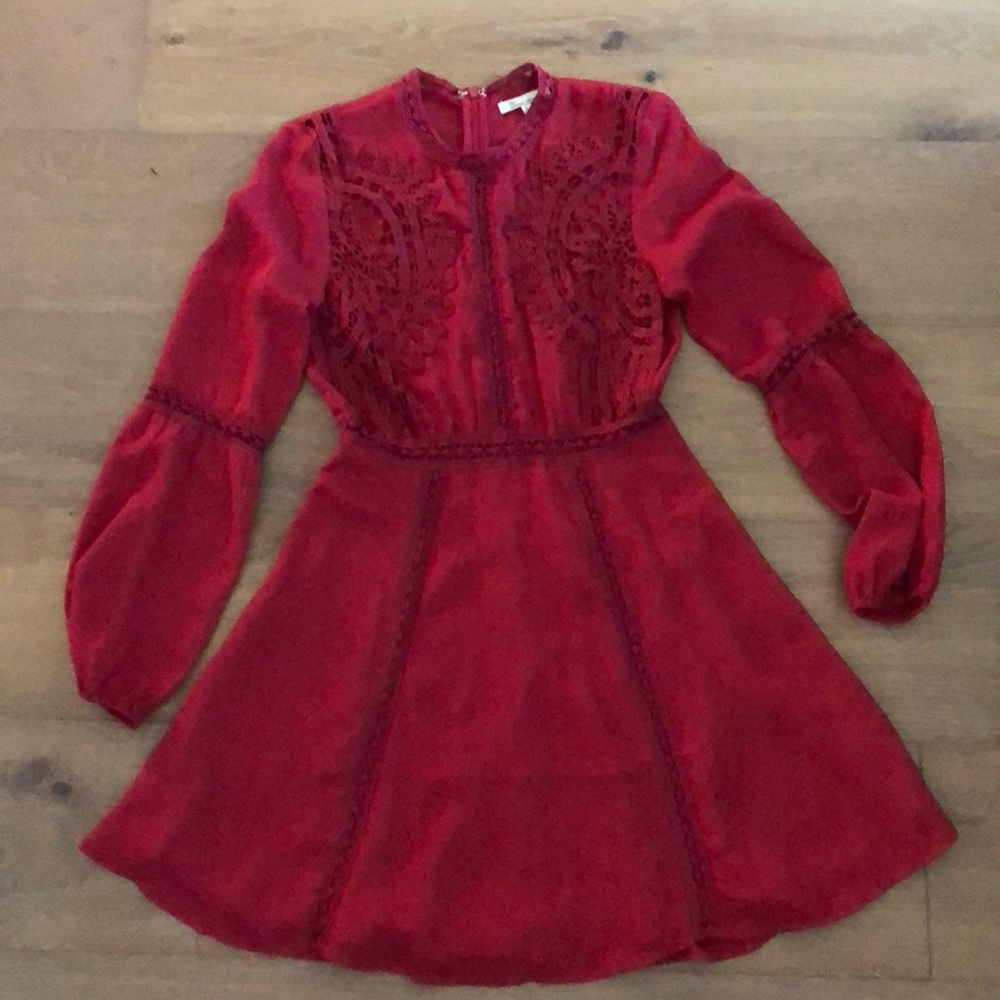Super cute mid-thigh dress with cutouts